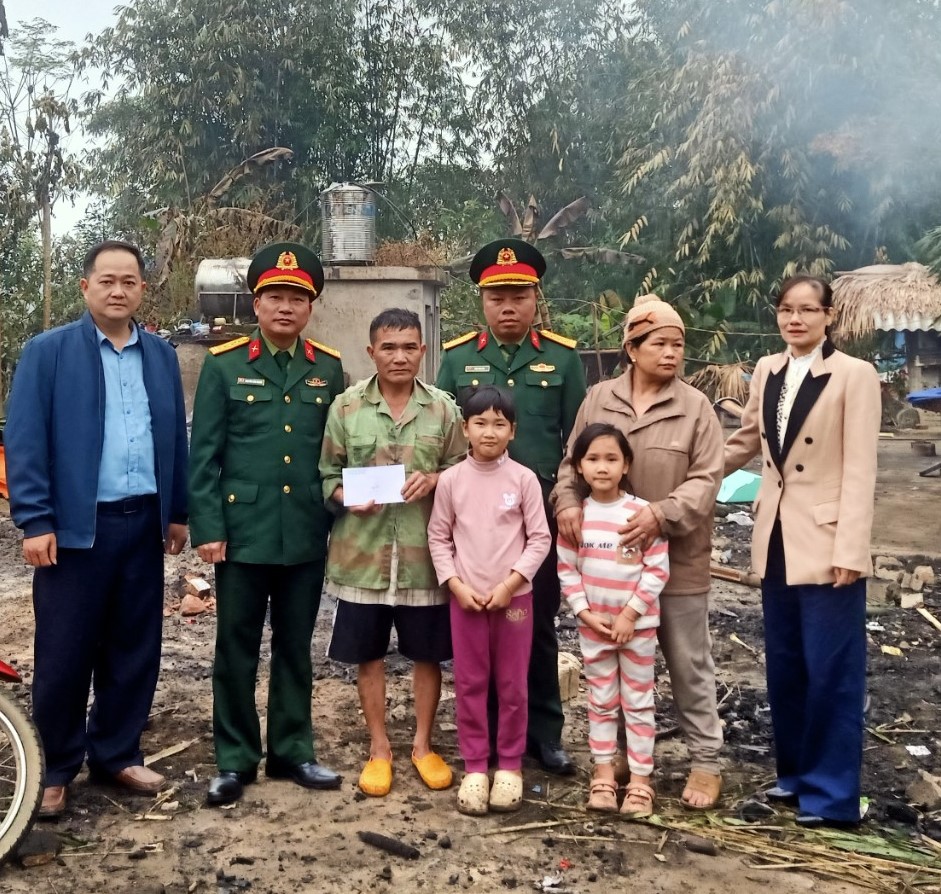 Ban CHQS huyện Quang Bình thăm hỏi gia đình cháy nhà và tai nạn giao thông tại xã Tân Bắc và Tân Trịnh